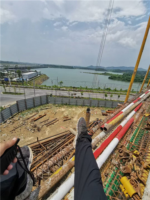 丹凤县作业中发生设备损坏或人员意外，责任怎么划分？