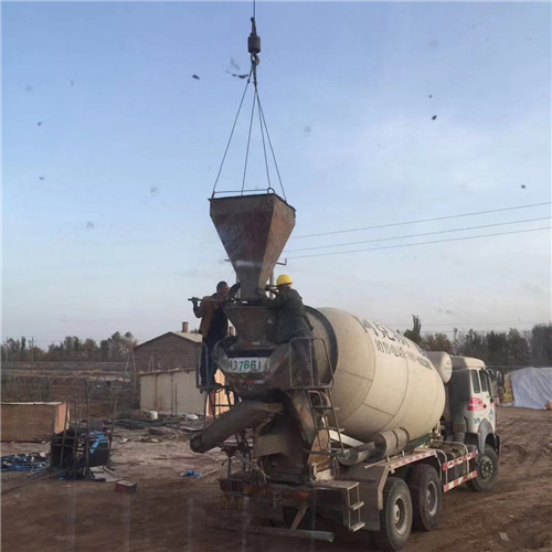 丹凤县“精准瞄准”—— 吊车的 “定位导航” 技术