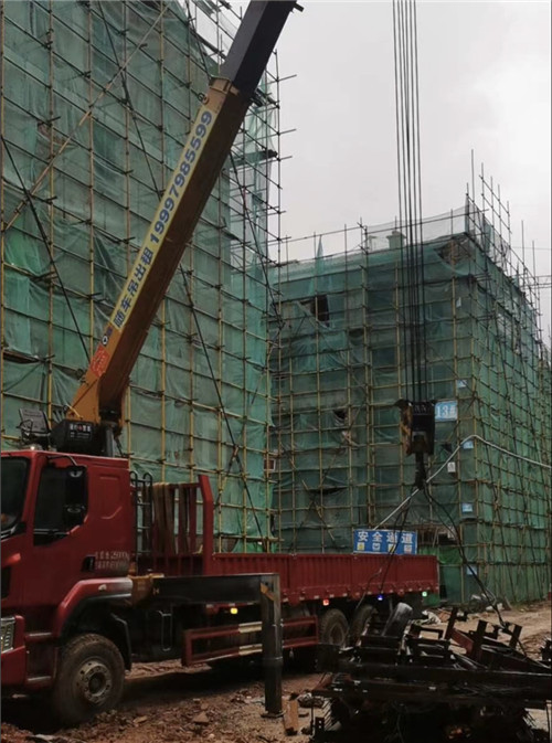 丹凤县“慢工细活”—— 吊车的 “微动控制” 技术